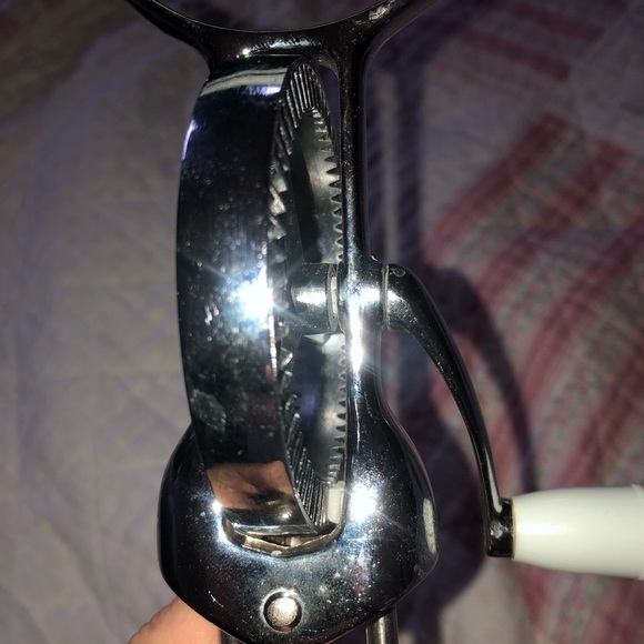 Vintage Hand Mixer with White Handles - farmhouse ready - off the grid- camping - Picture 6 of 8